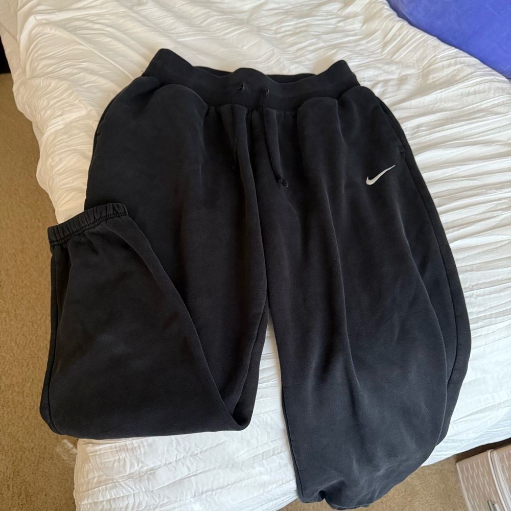 Nike Women’s Phoenix Fleece High-Waisted Sweatpants